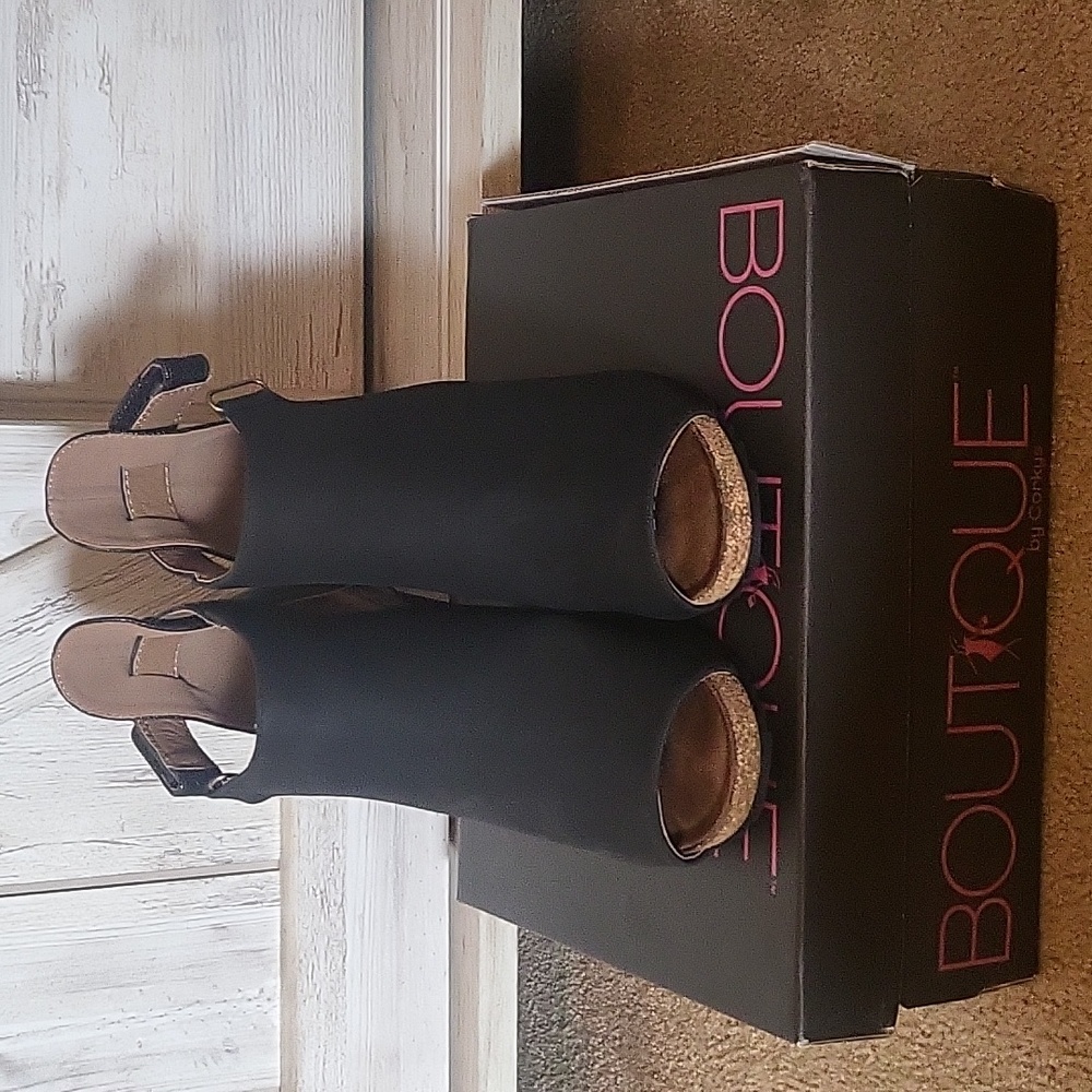 NWOT Boutique by Corkys black wedges. Size 6